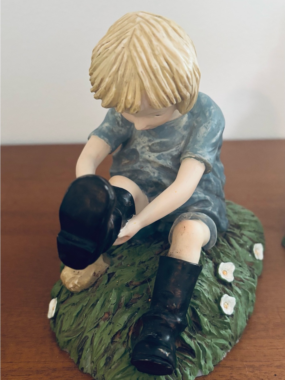 Winnie-the-Pooh and Child Decorative Bookends - Yellow and Blue - Picture 4 of 5